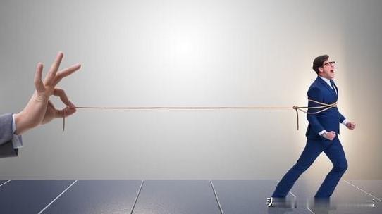 一位知名教授告诉我：经济越不好越会被割韭菜！而且部分人会通过大功率机器无情的搜刮