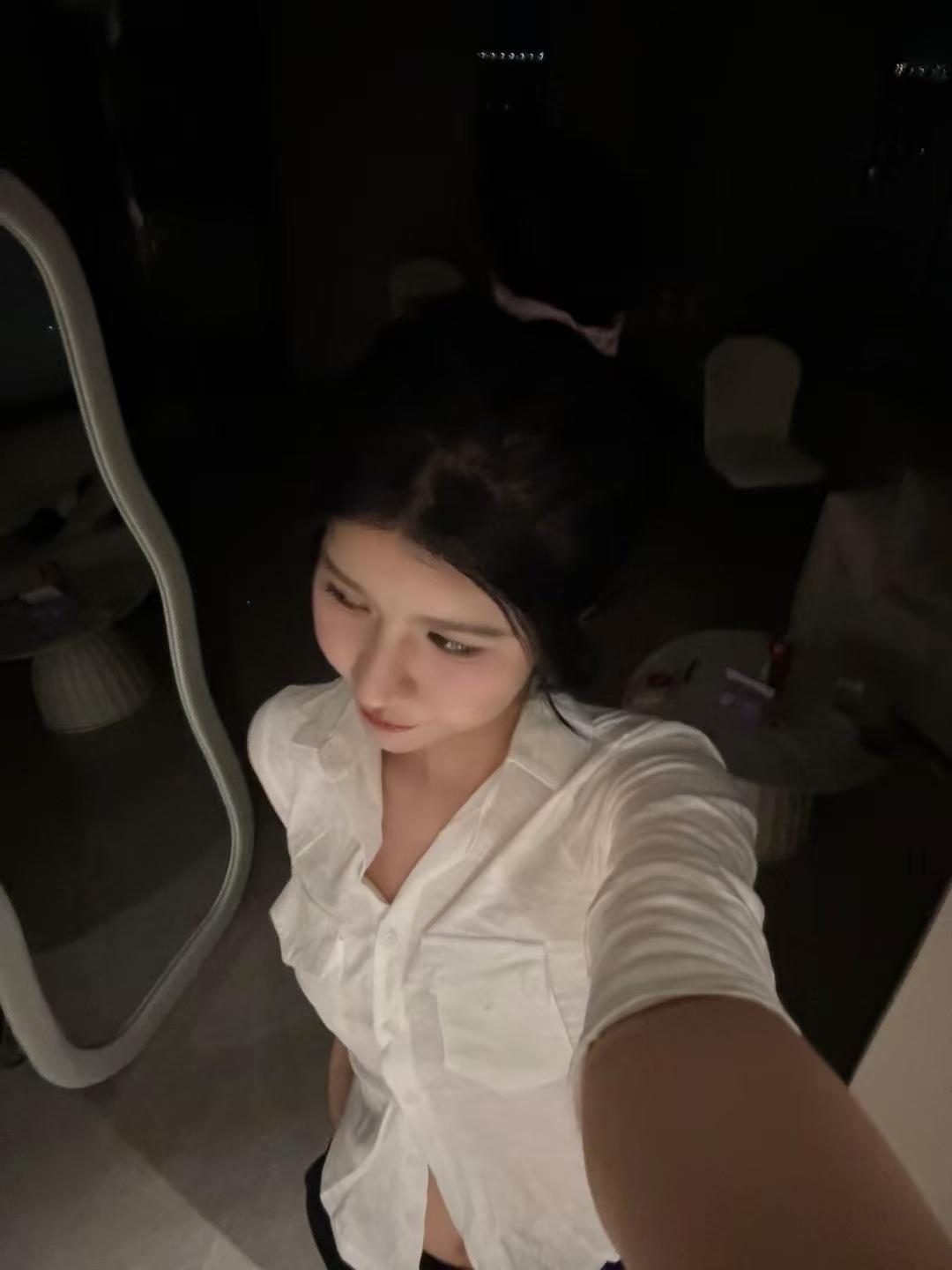 分享我这周有趣的事：
一个残酷真相：你越放低姿态，越不被珍惜；你越看重自己，别人