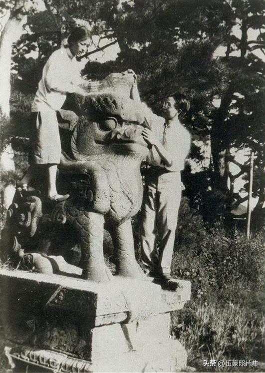 1929年，梁思成、林徽因测绘沈阳北陵的老照片。在清昭陵，他们需要测绘隆恩殿等大