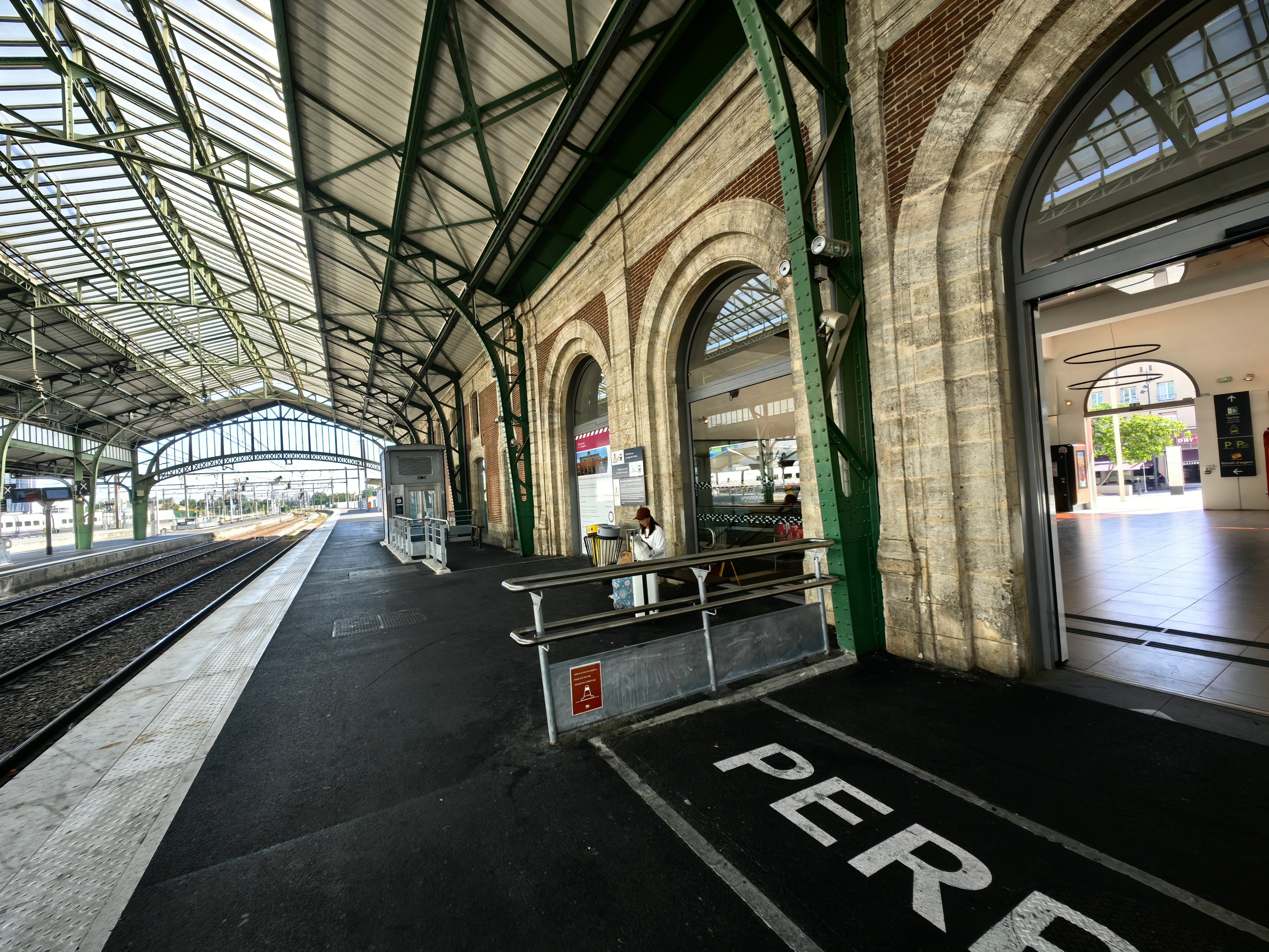 佩皮尼昂火车站，Gare de Perpignan，是有故事的。1963年，西班