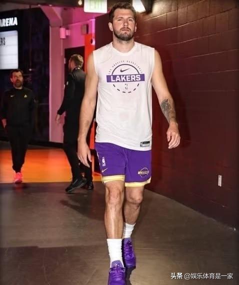 东契奇又瘦了！但这回，别只盯着他变瘦

刚来湖人那会儿，东契奇被骂得最狠的一个字