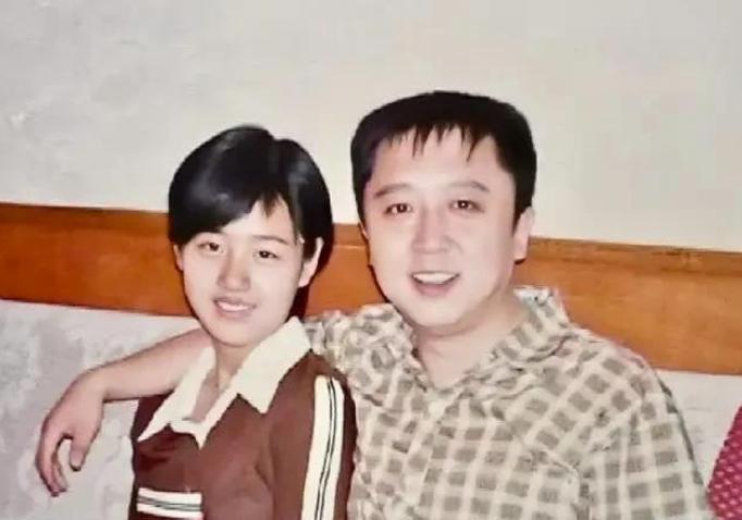 那年，29岁的于谦爱上了小10岁的白慧明，第一回见女方父母，白父便说：“我和你拜