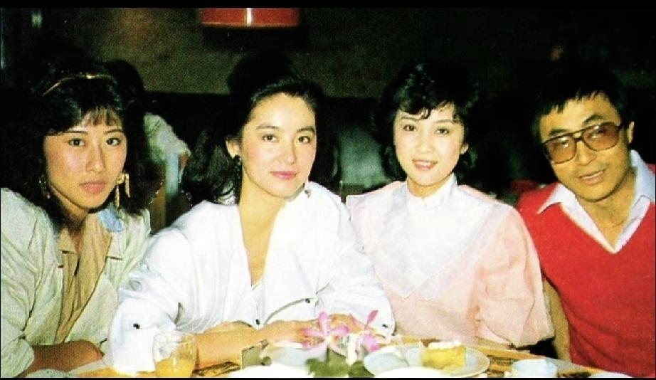 1983年，刘家昌、甄珍夫妇和林青霞、叶倩文在香港九龙喜来登酒店聚餐。
那时的甄
