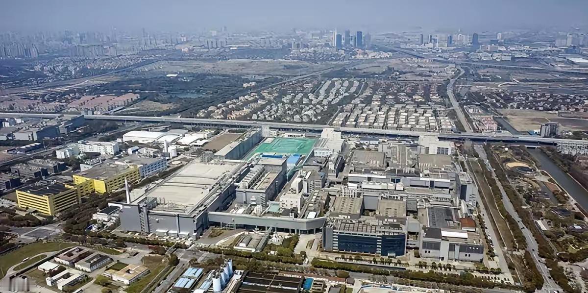 美国CNN曾援引法国高层消息表态称放眼全球，中国是少数甚至唯一能够在重大国际危机