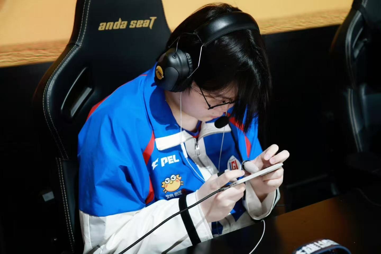 干净利落，不留悬念！全程压制、团战无解 LGD零封晋级六强和平精英职业联赛