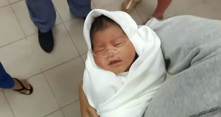 是谁？这么残忍！缅甸一刚出生婴儿被父母狠心遗弃在路边