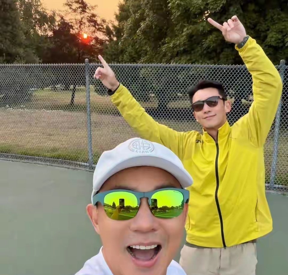 郑恺 王祖蓝 刘畊宏携妻子们聚餐，几家人关系不错，看见郑恺王祖蓝同框又勾起了多少