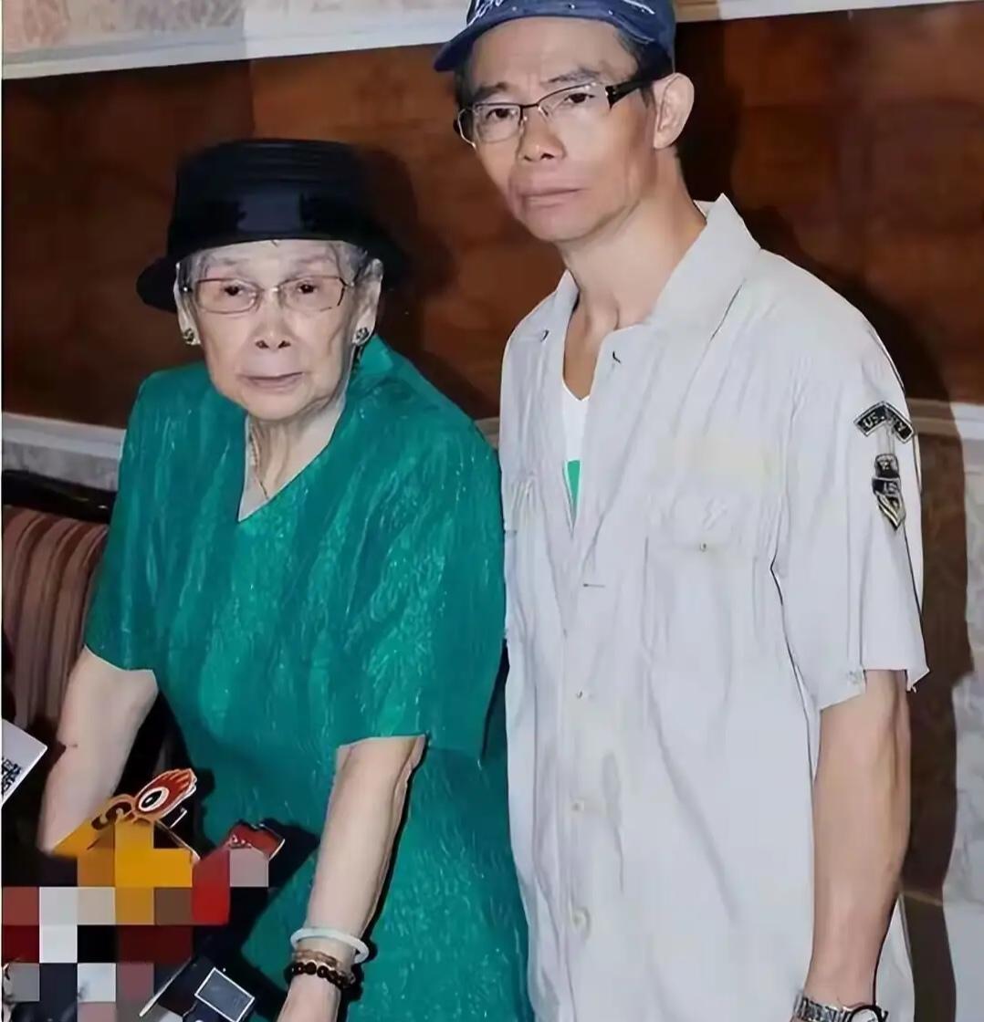 梅艳芳的母亲覃美金噎死了！102岁肯定是喜丧啊。而她的女儿只活到40岁。
 
梅