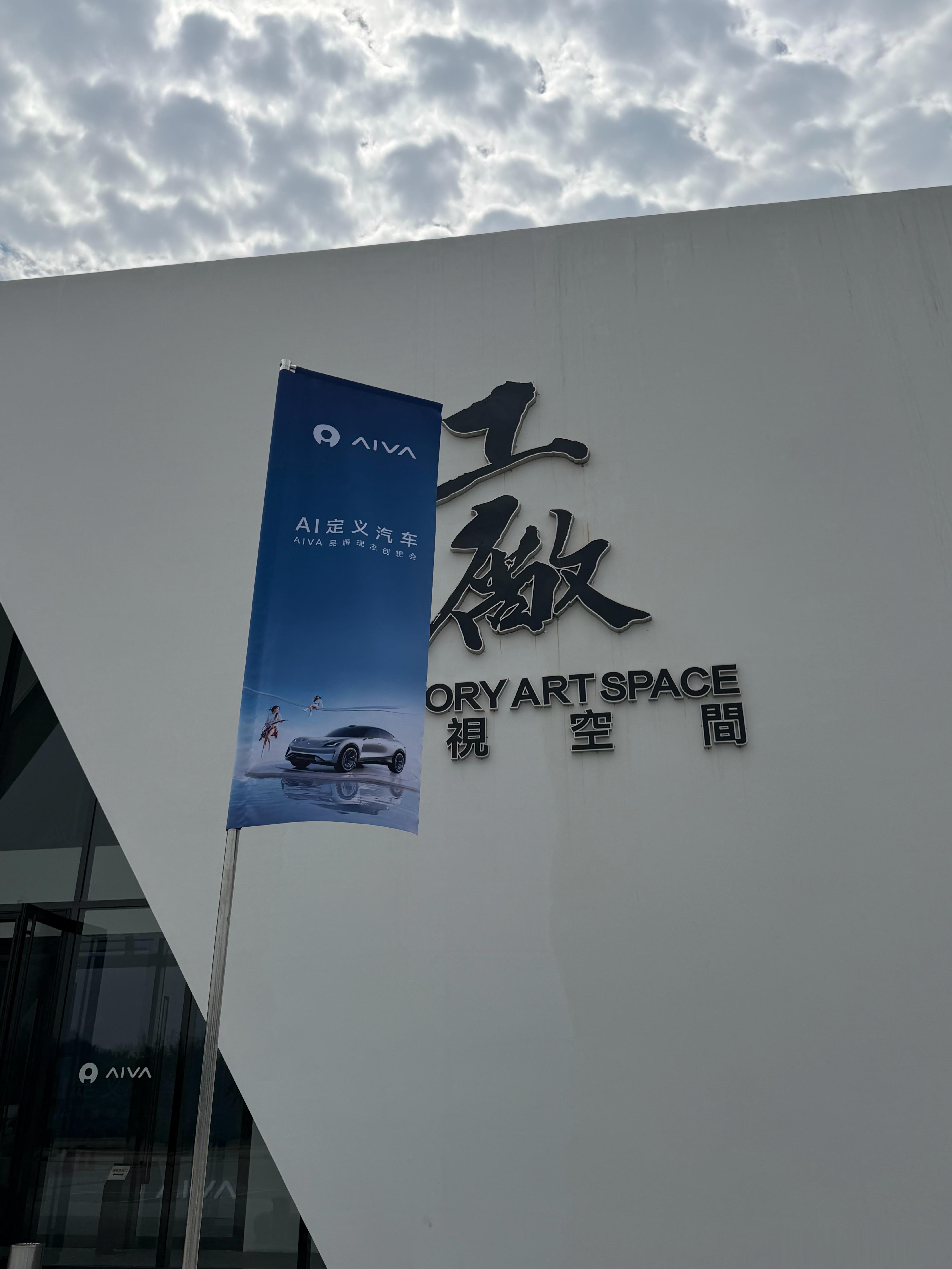 终于到北京了，天气真不错。听说昨天晚上来的运气不太好，北京暴雨，航班不是延误就是
