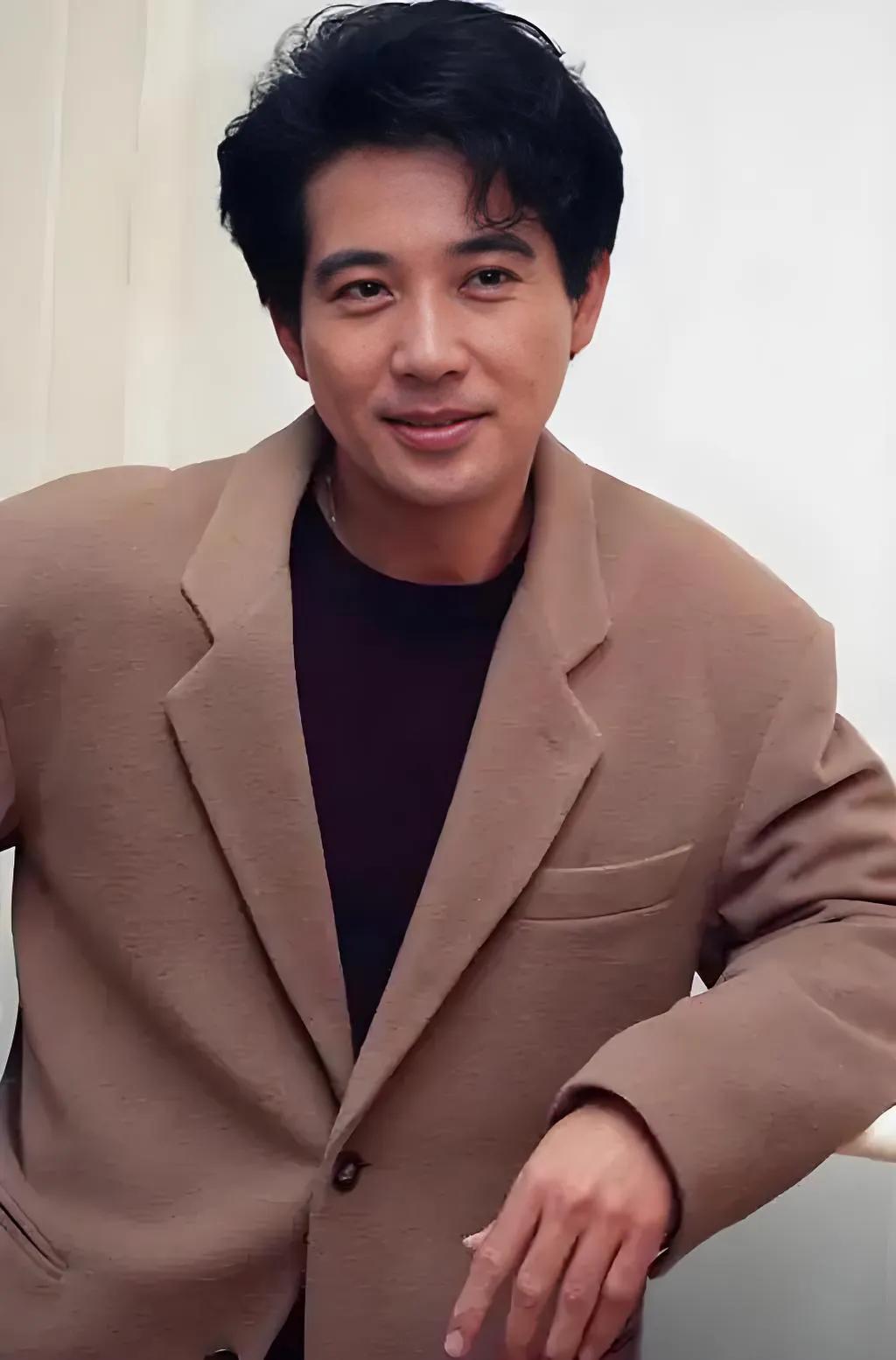 琼瑶剧中的6大帅哥：
1.秦汉，78岁，身高181cm，出生于上海，毕业于中影演
