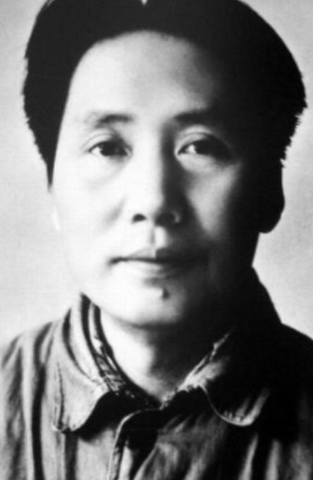 毛主席共有堂兄弟十个人，他们的最终结局如下：老大老二早夭，主席是名义上的老三，也