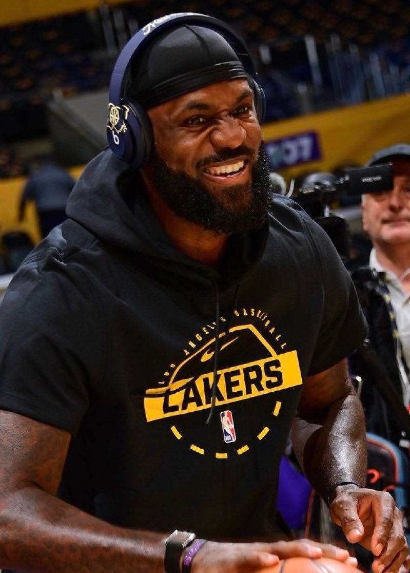 洛杉矶湖人 詹姆斯-我的评分：满分，这个年纪的他，只要出战，那就是毫无争议的满分