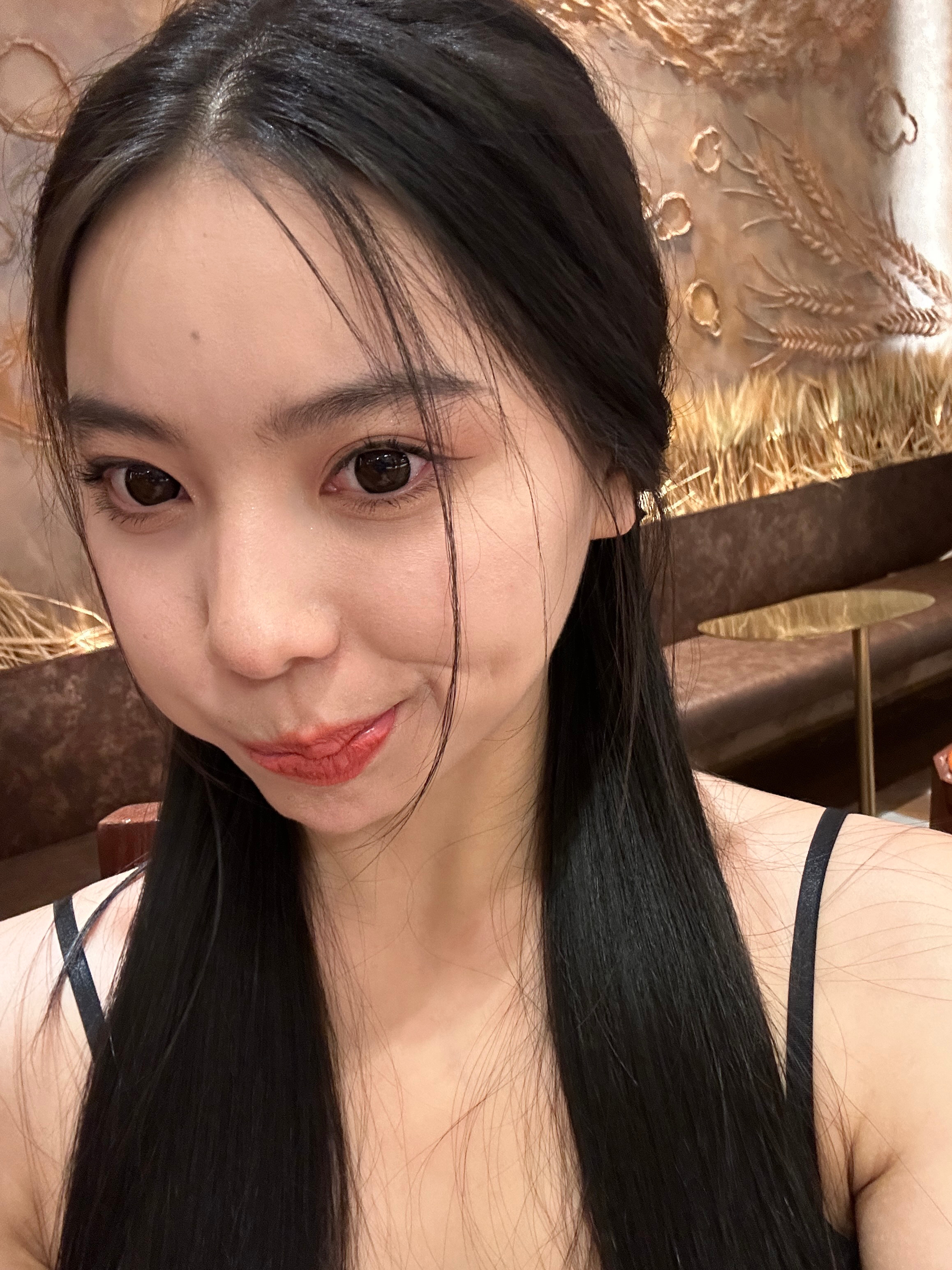 我就是一个很贱的小女孩 看到我讨厌的人过得好我会不开心 我会吃不下饭！哼！  ​
