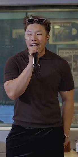 烧饼曹鹤阳现身岳云鹏演唱会排练现场，获赠耳返，烧饼不满足还想要话筒！岳云鹏演唱会