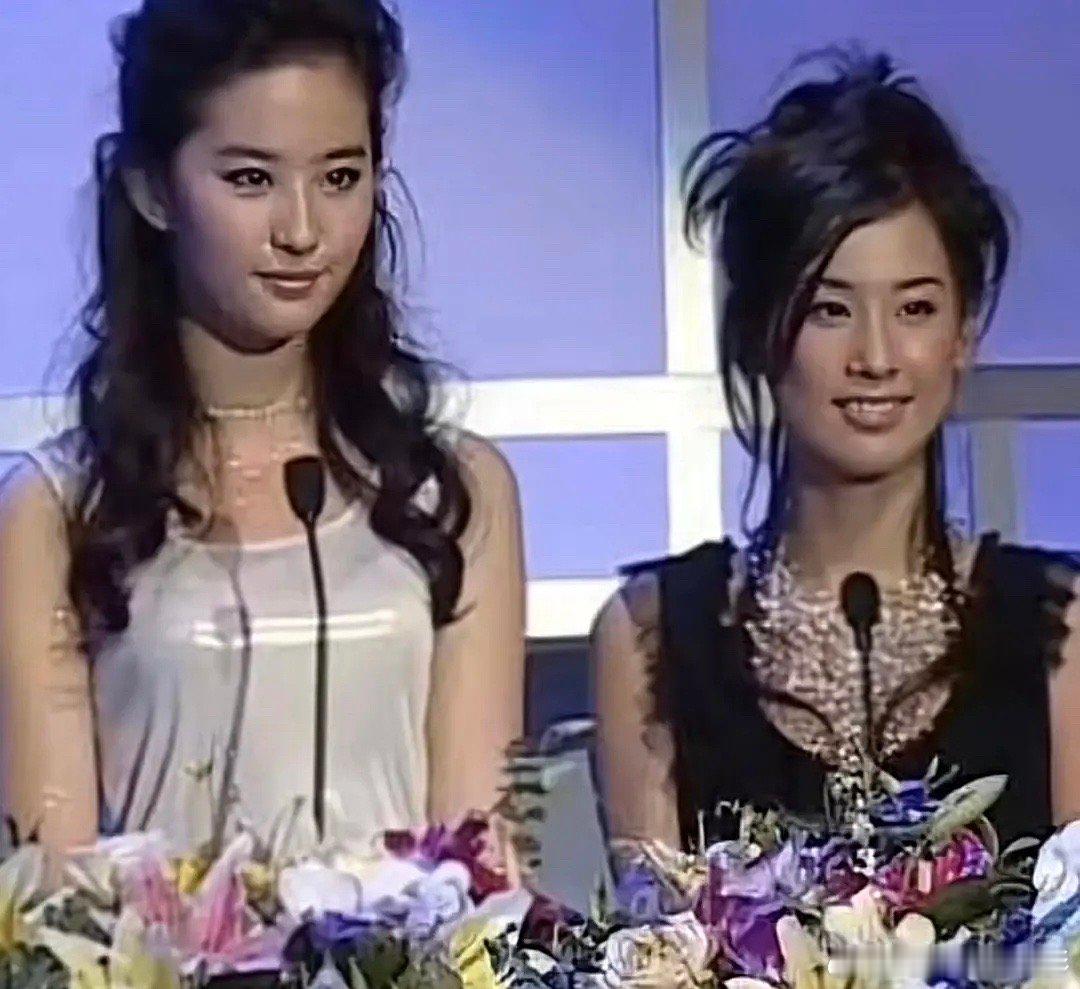 黄圣依年轻的时候和刘亦菲同框，这个状态怎么样 ​​​