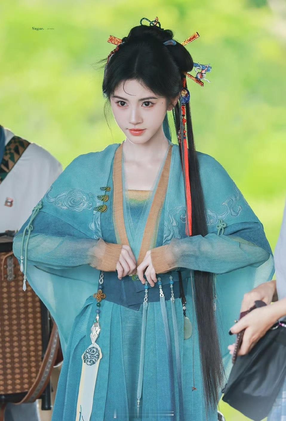 鞠婧祎的每一个路透都特别完美、想象不到这部剧拿什么输。 ​​​