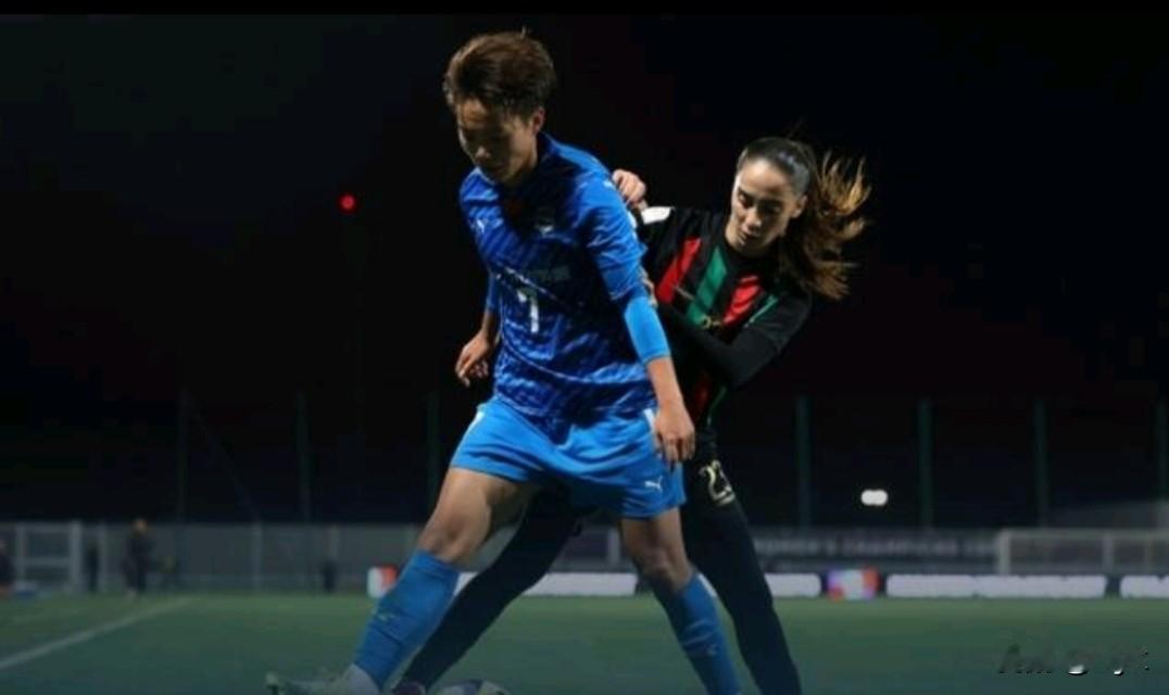 王霜灵光一闪难救主，
残阵武汉女足1-2遭逆转，
输得真不冤。
 
王霜的灵光乍