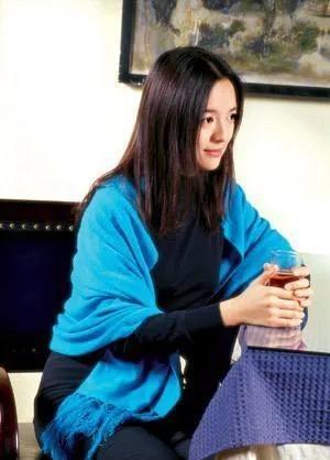 2000年，“国际棋后”诸宸放弃中国国籍，远嫁卡塔尔王室，父母拼命反对：你干嘛嫁