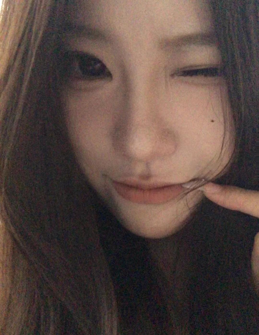 你总是盘旋在我脑海里面🌀
低像素自拍