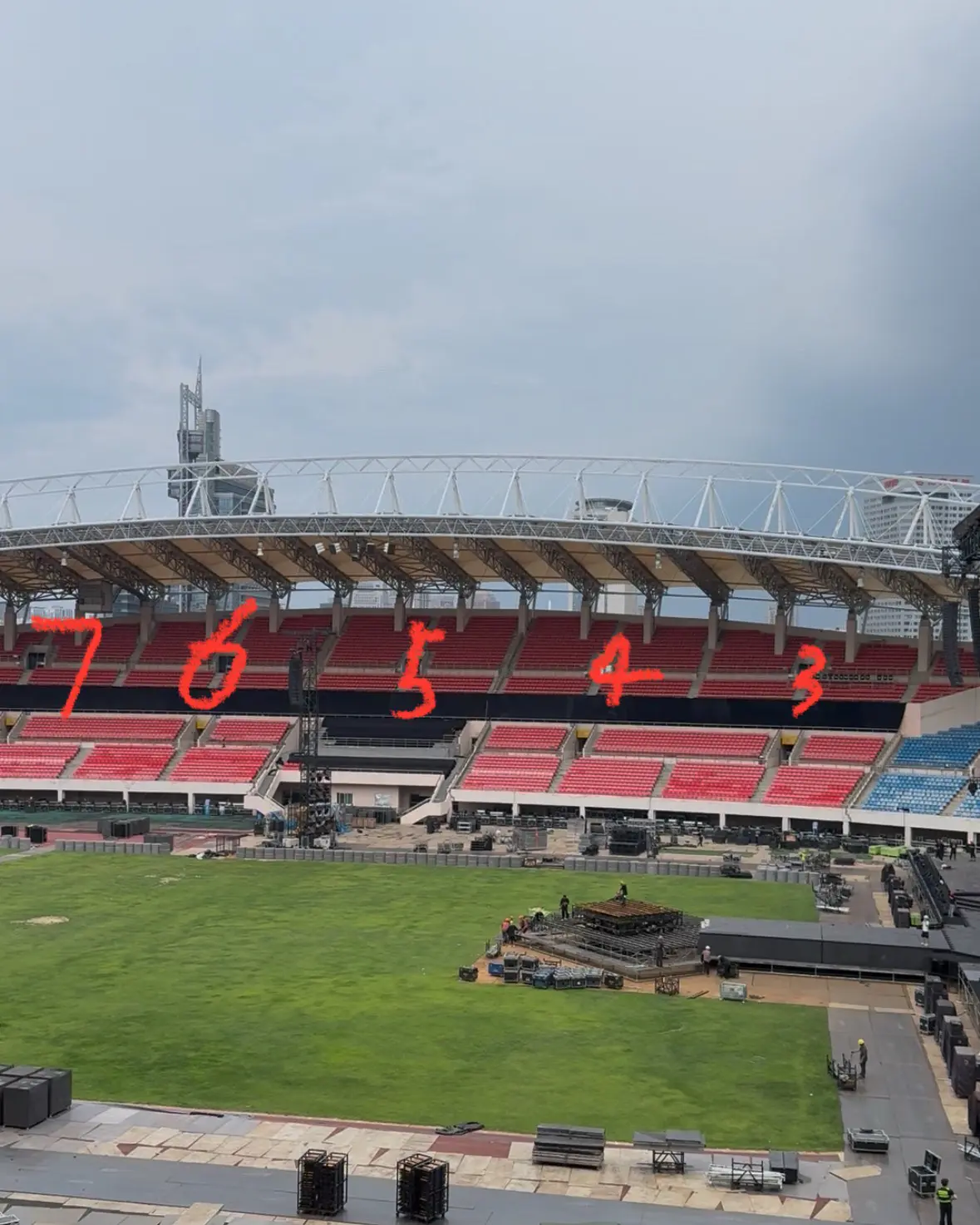 邓紫棋烟台站座位西侧门号参考。场馆很小 大家放心就好 肉眼都很近邓紫棋演唱会