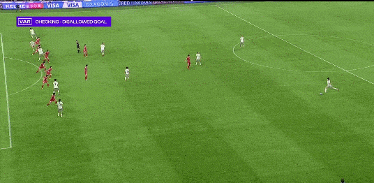 亚洲杯小组赛上半场中国女足2：1逆转朝鲜女足暂时领先。朝鲜女足31分钟禁区内打门