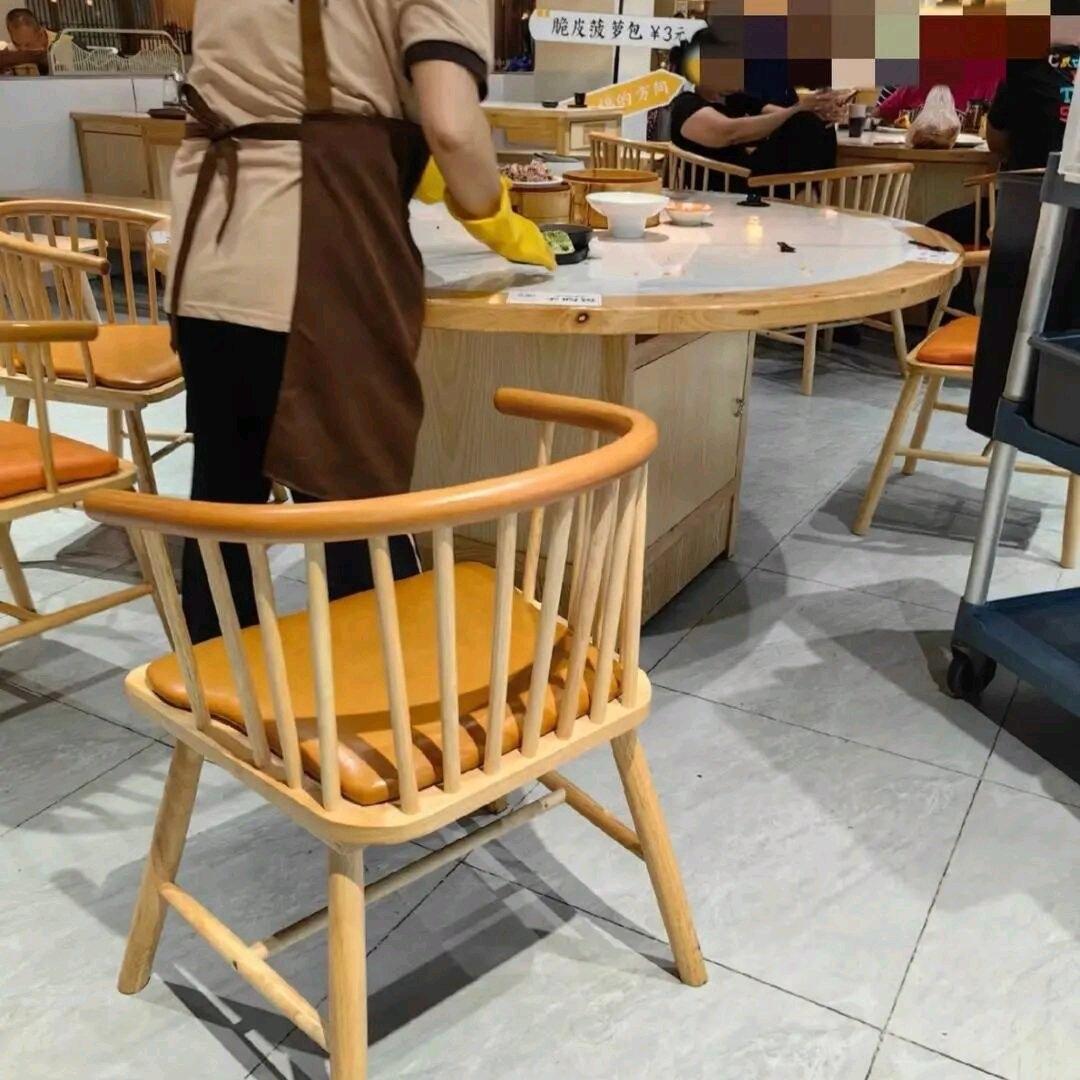 海口有家老爸茶店本来想蹭一波跑男录制的热度，没想到把路走歪了。把明星吃剩的饭菜留