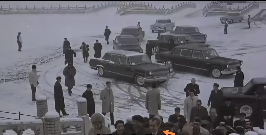 回忆！1972年2月尼克松访华冒着大雪走进故宫。