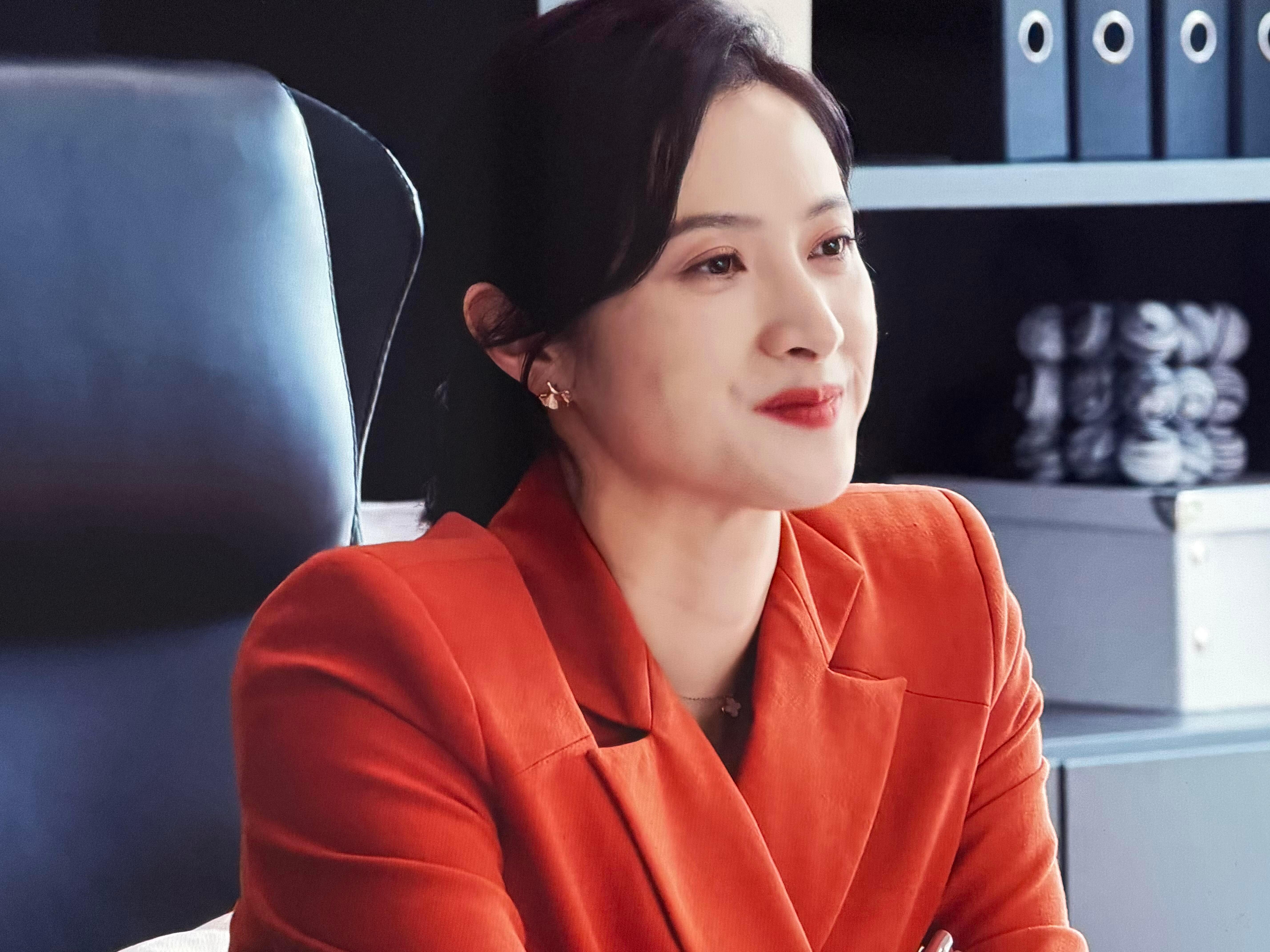 这…这不是敖瑞鹏？抱一丝我抽象了…但是太像了呀！看到就想笑哇。这是演员隋俊波。真