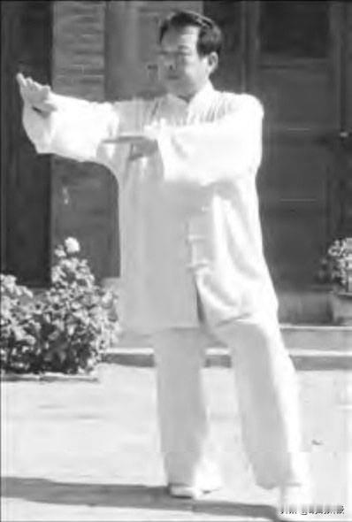 2025.08.30
跟着太极拳名家乔振兴老师学习传统八五式杨式太极拳笔记：
优