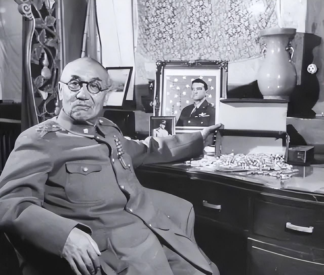 1992年，一位头发花白的老人来到“晋北河边民俗博物馆”门前。

他站在青砖灰瓦