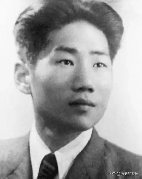 1984年贺子珍病逝，送行人群中一男子哭喊