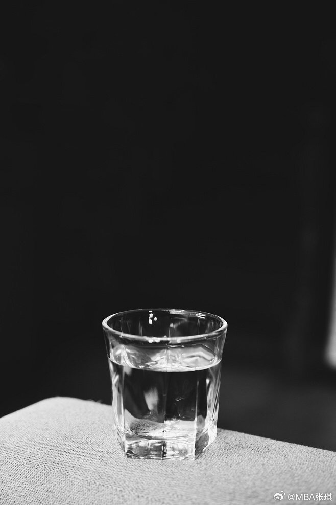 为受窘的人说一句解围的话；为沮丧的人说一句鼓励的话；为疑惑的人说一句提醒的话；为
