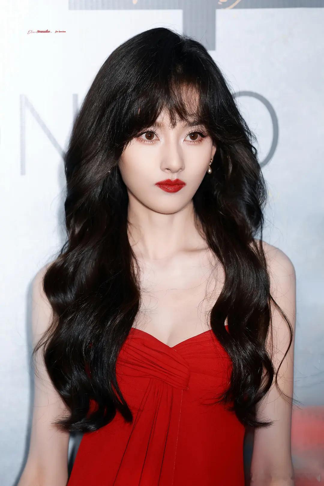 祖儿新造型，明星范儿十足 