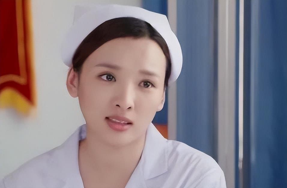 有一次，赵本山出席一场商演，看到旁边的礼仪小姐很漂亮，就搭讪说：“妹子，你长得这