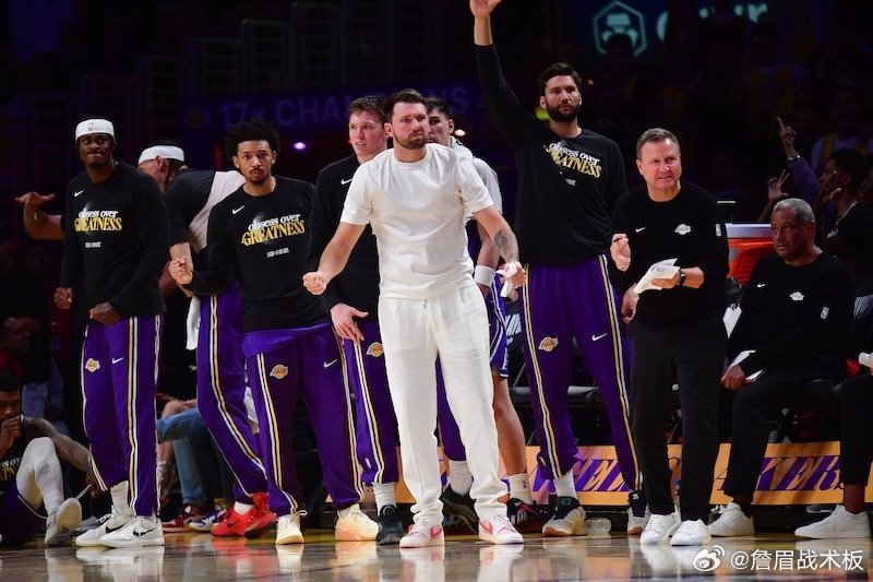 ESPN透露：湖人队周三通知十几名员工，由于球队新领导层的重组，他们将被解雇，包