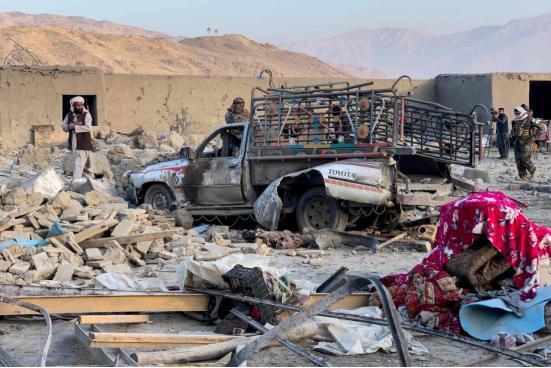 一头公布已经击毙684名武装分子，另一头却控诉对方空袭害死400名无辜百姓，短短