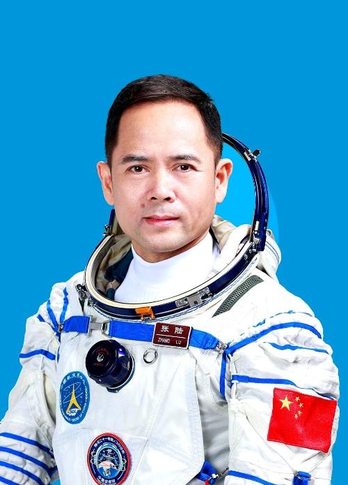 神舟二十一号的航天员们，暂时不回地球了。

北京时间 2026 年 4 月 17