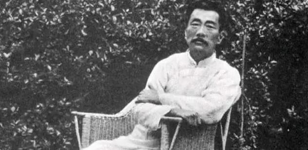 1925 年 鲁迅在北大任教讲课，素来拒绝照本宣科。谈及当下社会弊病直言不讳，语