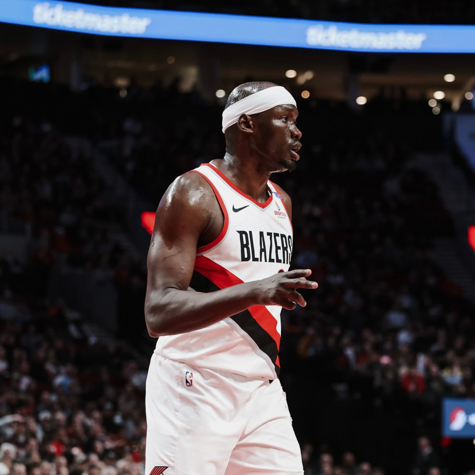 杜普·里斯遭遇右脚应力性骨折，已经接受手术赛季报销。如果开拓者还在截止日前送罗威