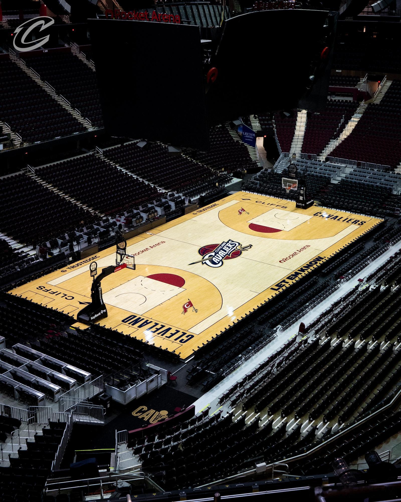 骑士队更新主场复古地板！明天对阵76人比赛使用新赛季篮不住 ​​​