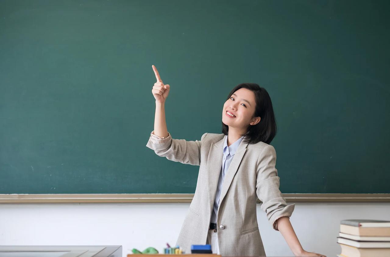 1.上节课的课终，用三两句话交待下节课的内容，设置疑问“留伏笔”，以便引起学生对