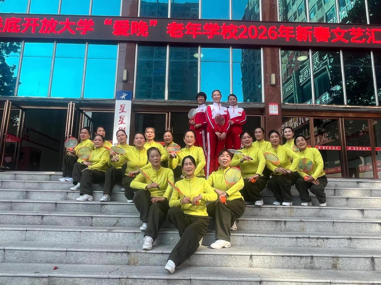 留住时光！让最美的自己发出最燿眼的光华！我们就是最美的那个！