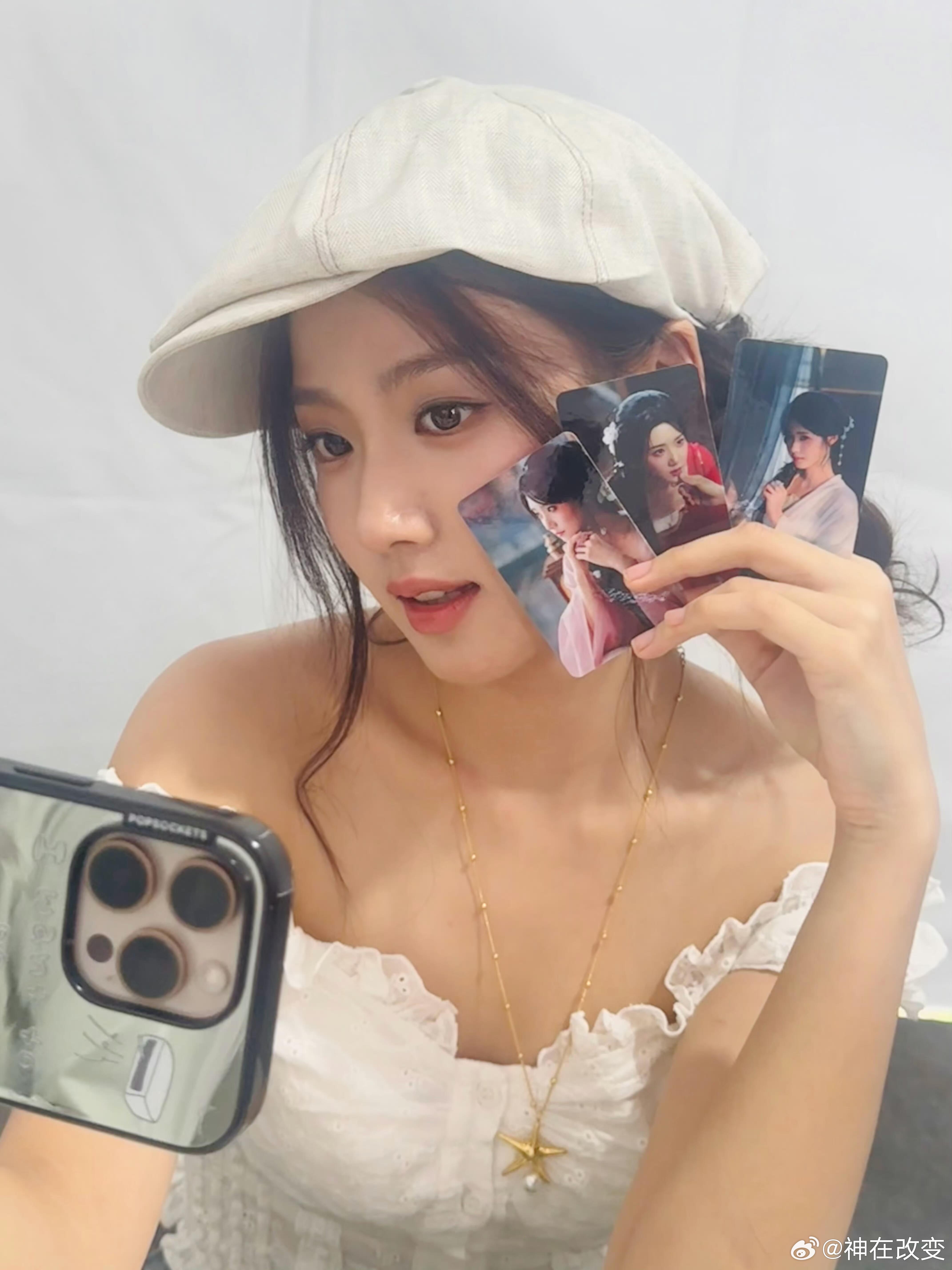 卢昱晓[超话]微博奇遇小镇超话打卡星挑战 此女美得相当权威｜卢昱晓｜ ​​​