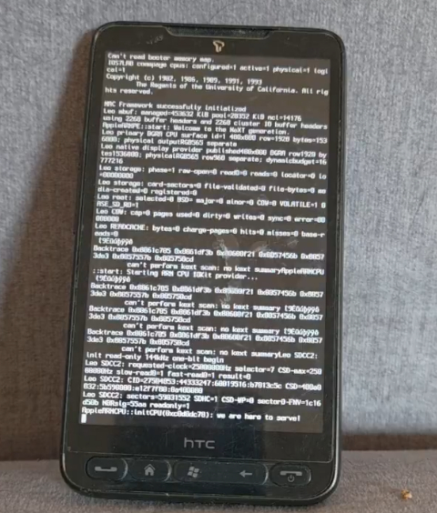 HTC HD2刷入iOS 7，刷机小王子堪称神机。2009年4500入手，200