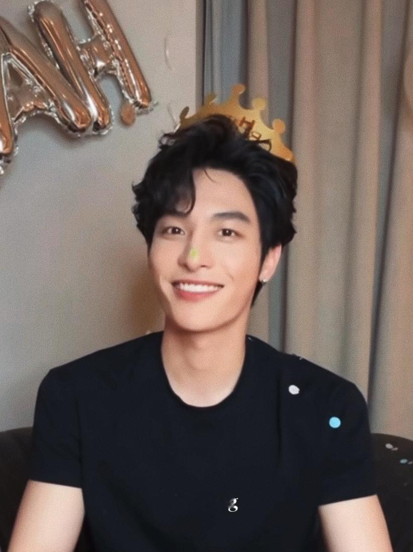 简直被hw滋润得容光焕发。 