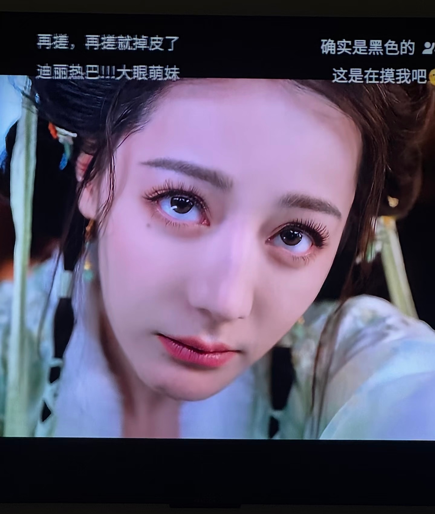 迪丽热巴在白日提灯里的这个怼脸也太萌了，而且演技也很好啊 