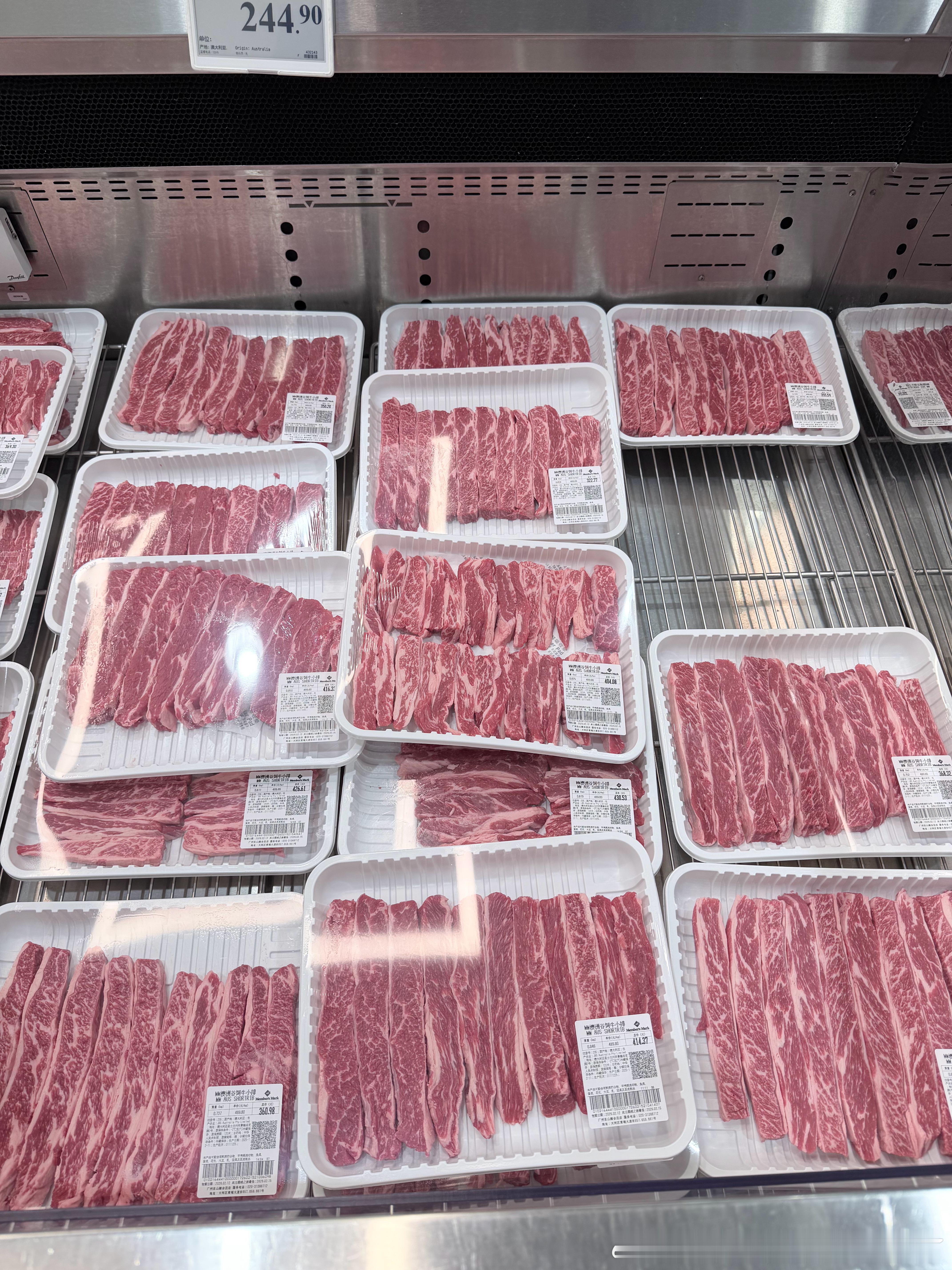 来山姆买年货 人山人海 但是只有线下有这个kitty 