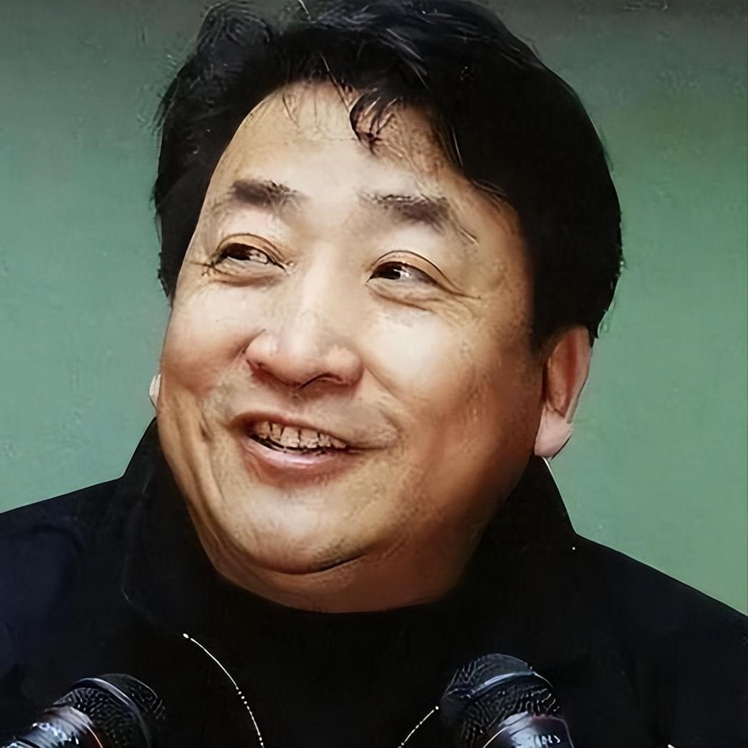 曲协主席姜昆，最大的贡献，就是发掘了人才，随便提两个都是巨星，比如陈佩斯和赵本山