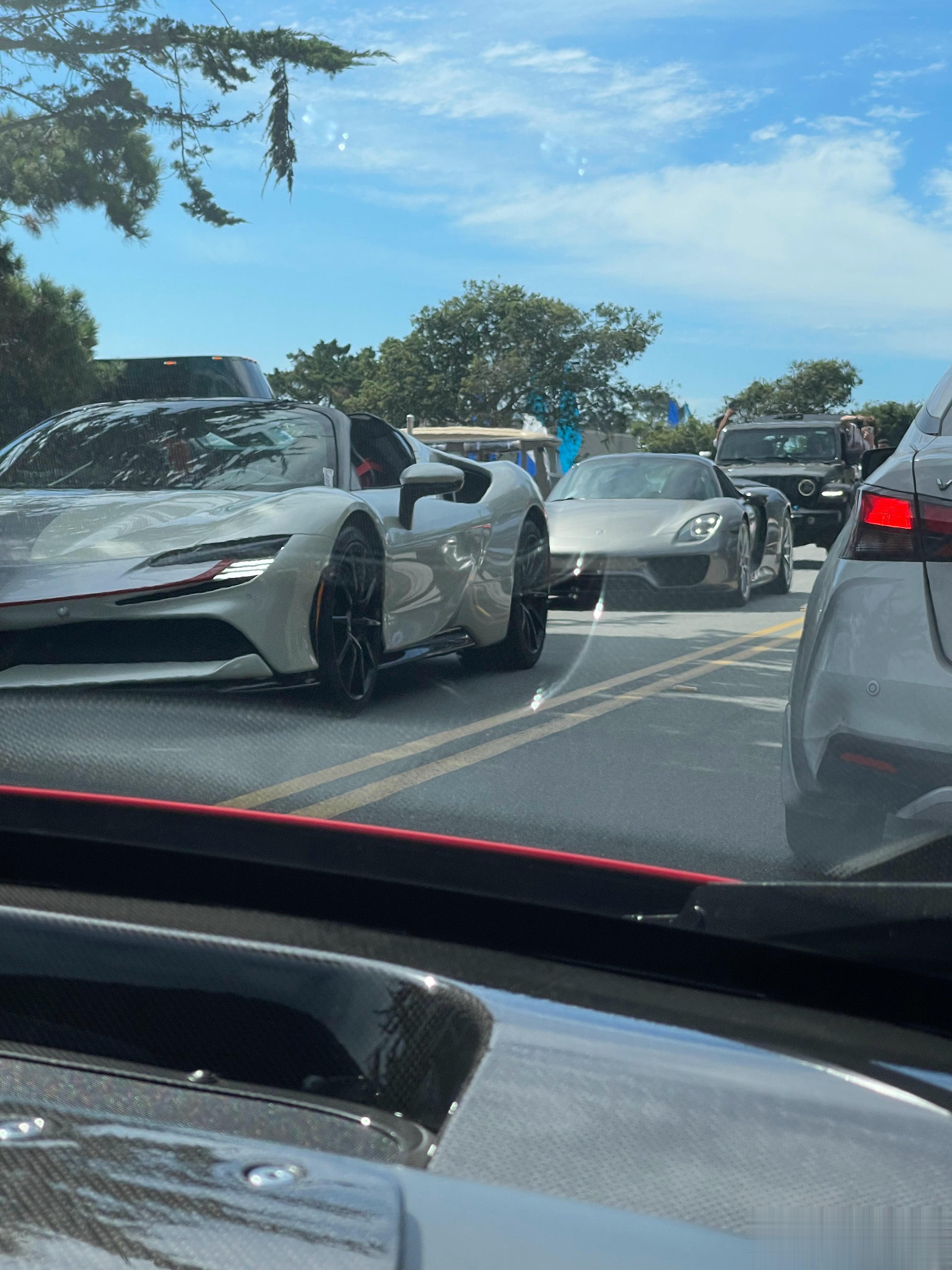 神车之所以能成为神车，一定是有原因的，哪怕和SF90相比，918也丝毫没有年代感