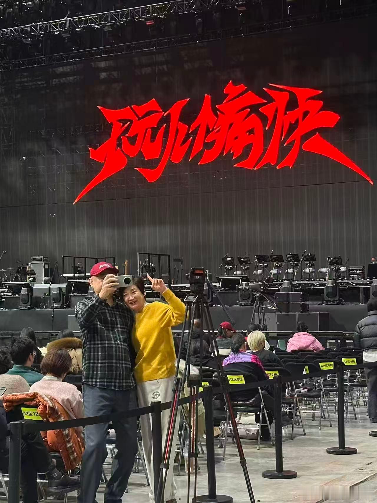 田震北京演唱会 全场大合唱高燃预警！新年巡演首站在国家体育馆马上开场，青春回忆杀